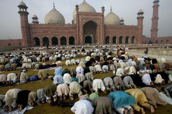 Mulims offering Eid prayers in Lahore, Pakistan on Friday November 27 2009.