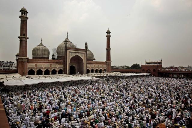 Indian Muslims offer prayer on the last Friday of the holy month of Ramadan at Jama Maszid, in New Delhi, India