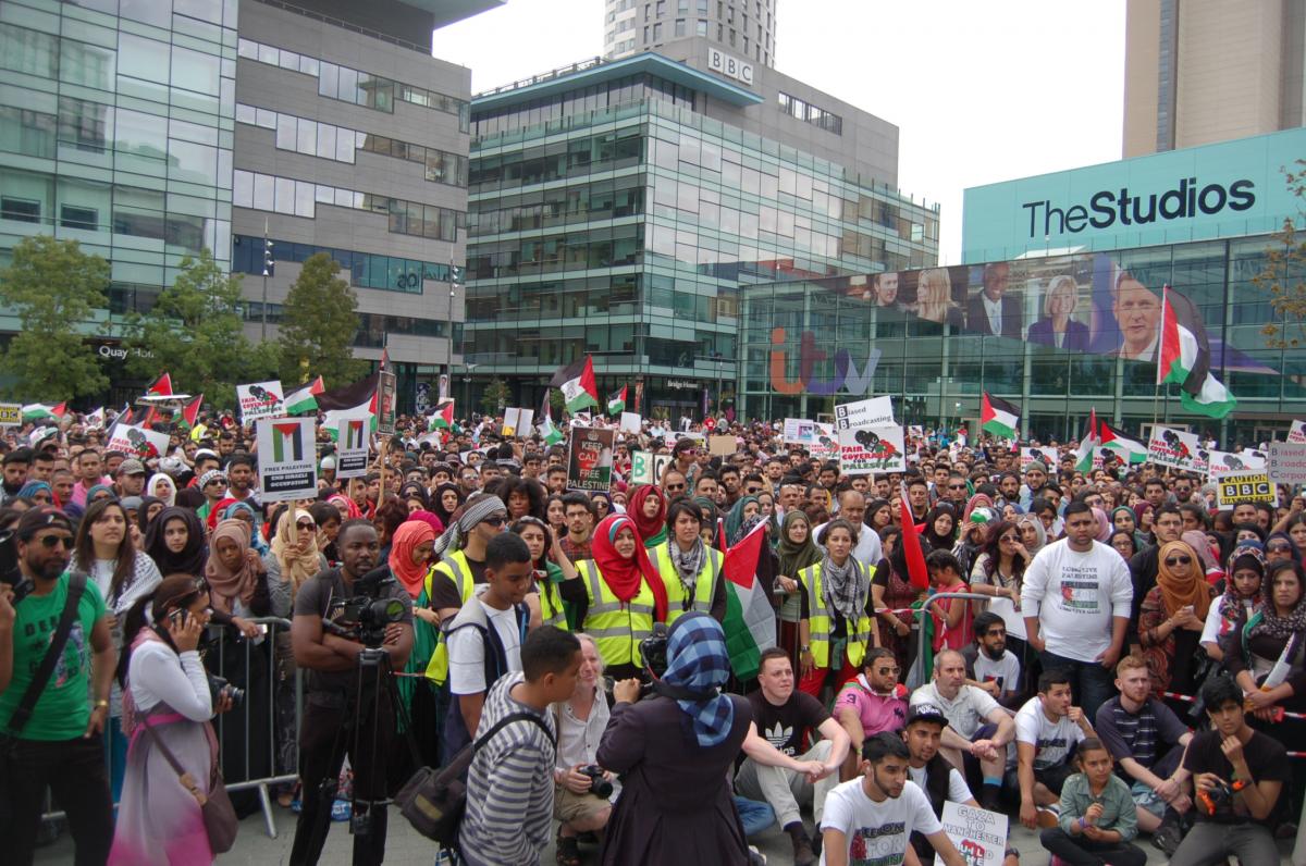 The Drive for Justice Convoy from Blackburn to MediaCity UK called for unbiased reporting from mainstream news organisations with regards to the Gaza crisis.