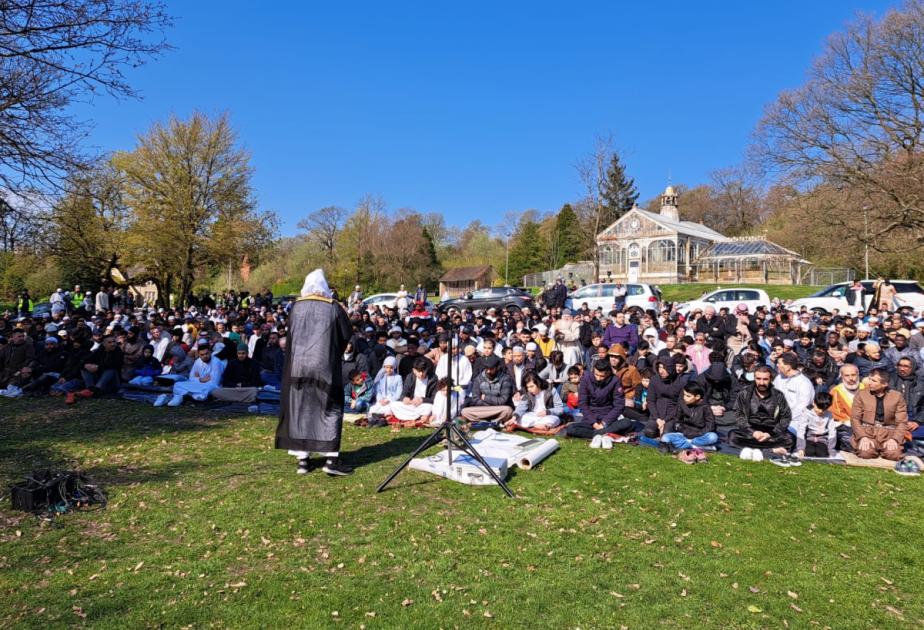 Hundreds from throughout borough end up for Eid prayers in park